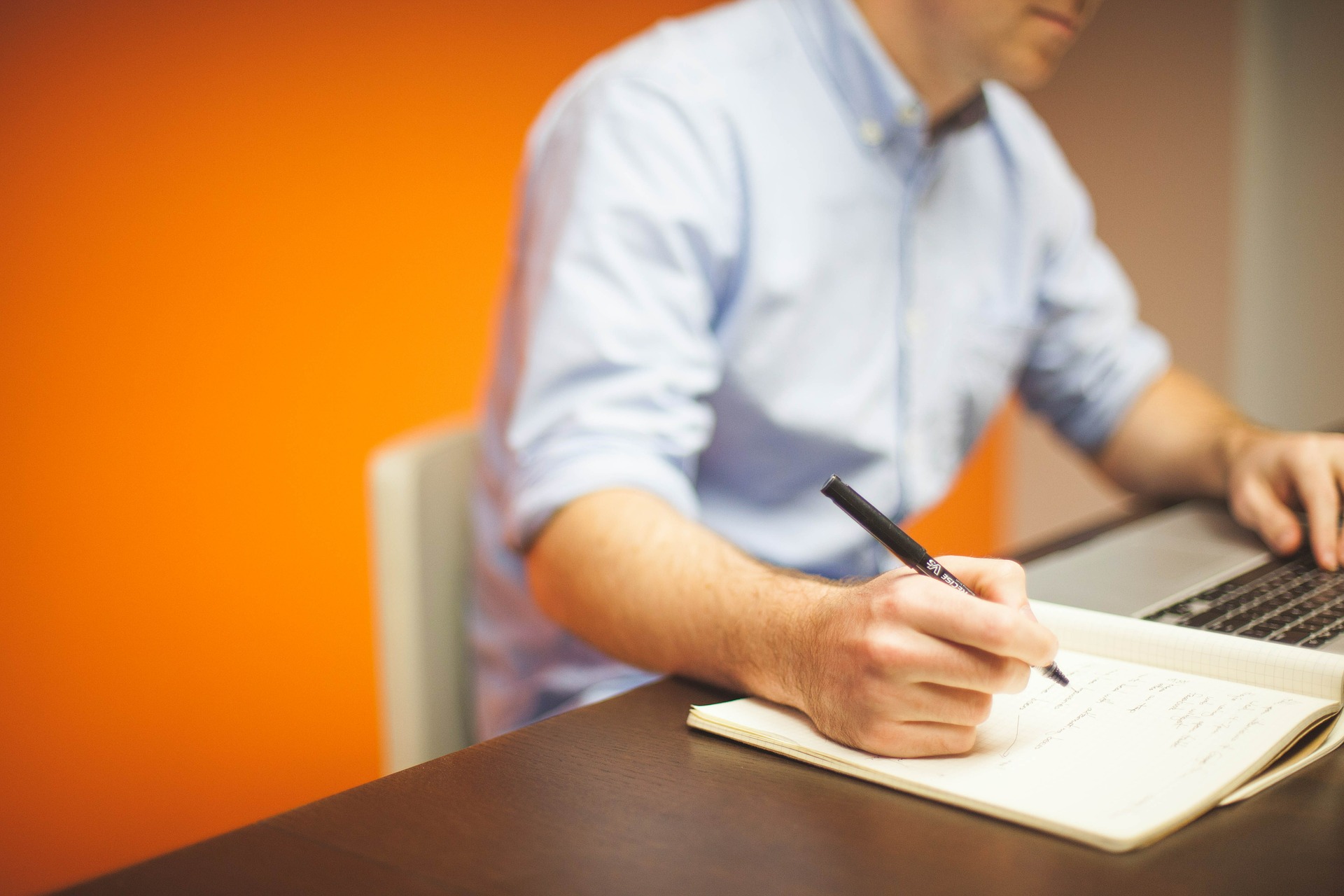 man working out whether seo is expensive