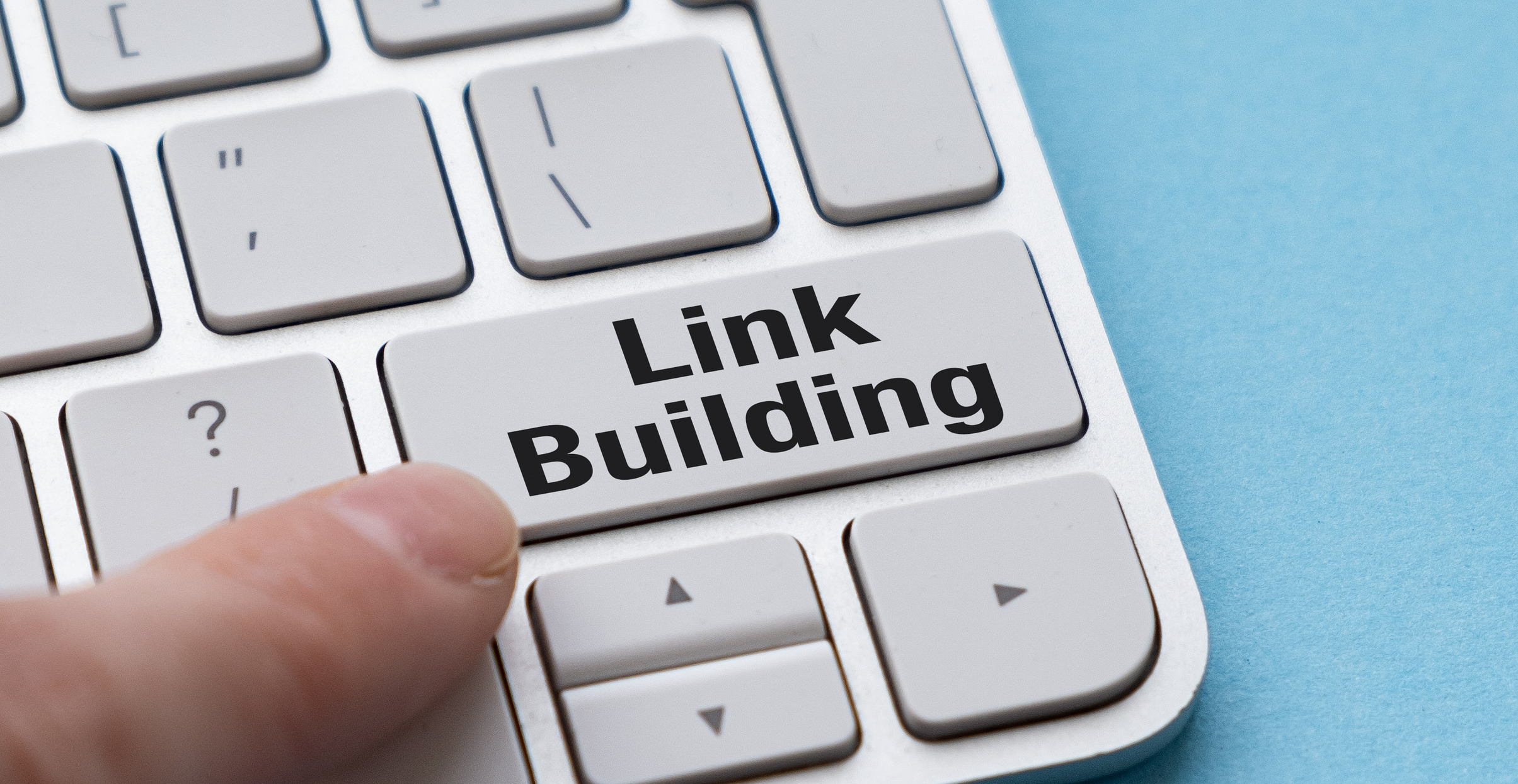 Use of internal link building within a footer of a website to improve seo